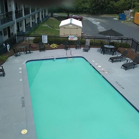 Clarion Pointe - Greensboro Coliseum Area Exteriör bild