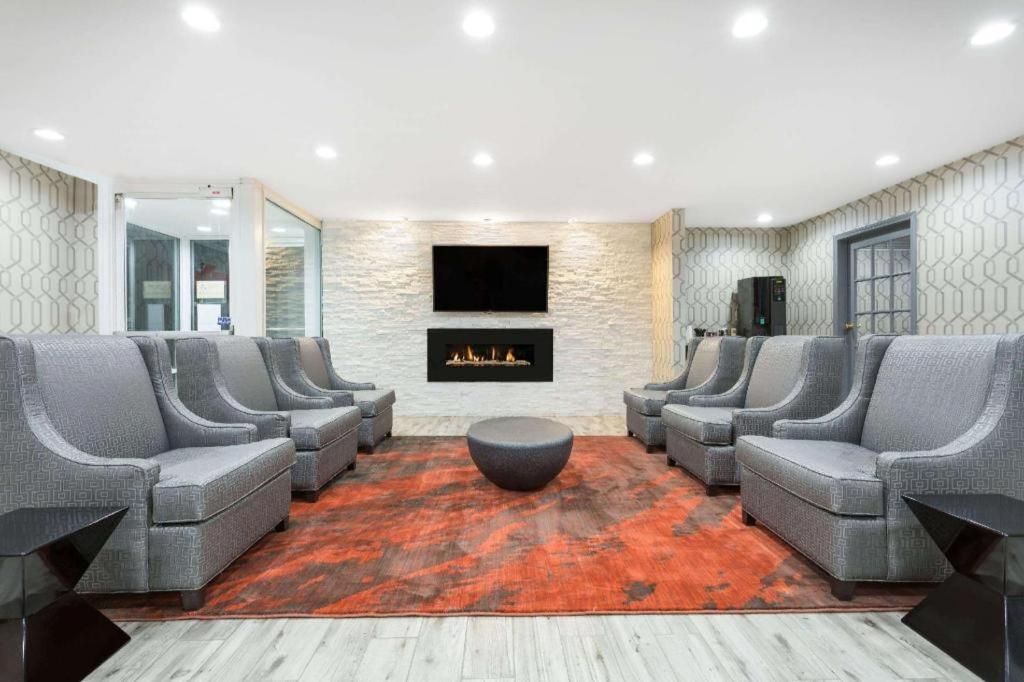 Clarion Pointe - Greensboro Coliseum Area Exteriör bild